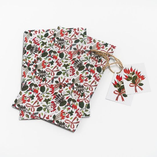 Picture of Woodland Trust gift wrap and tags - winter bouquet